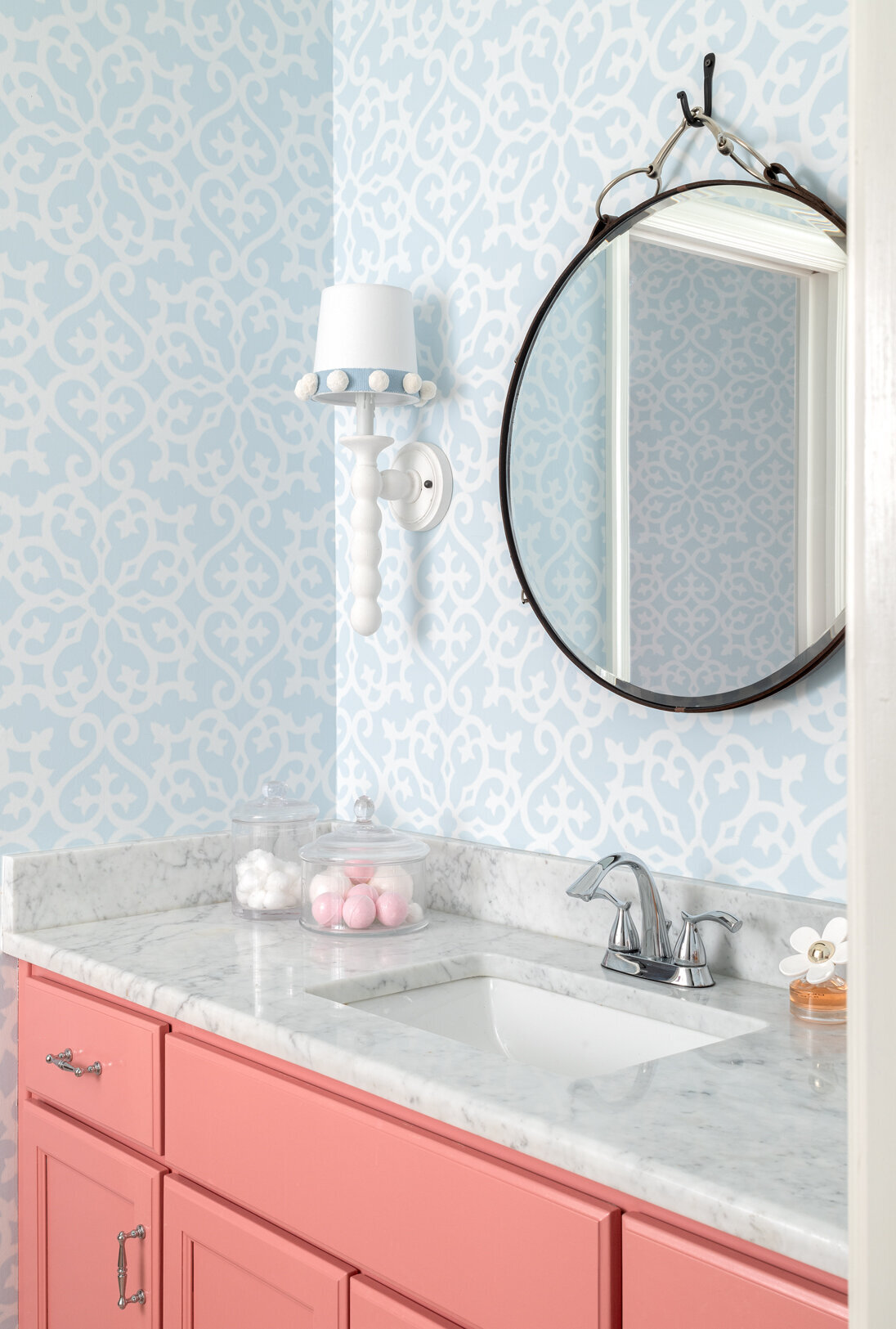 nolf_lores_bath_01