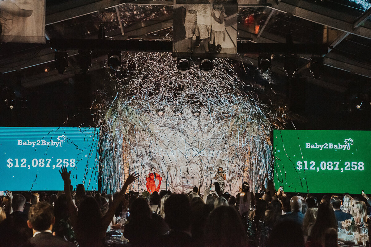 Confetti-Moment-At-Gala