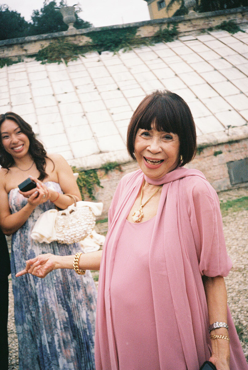 wedding-film-photography-grandmother-laughs-laurianevega