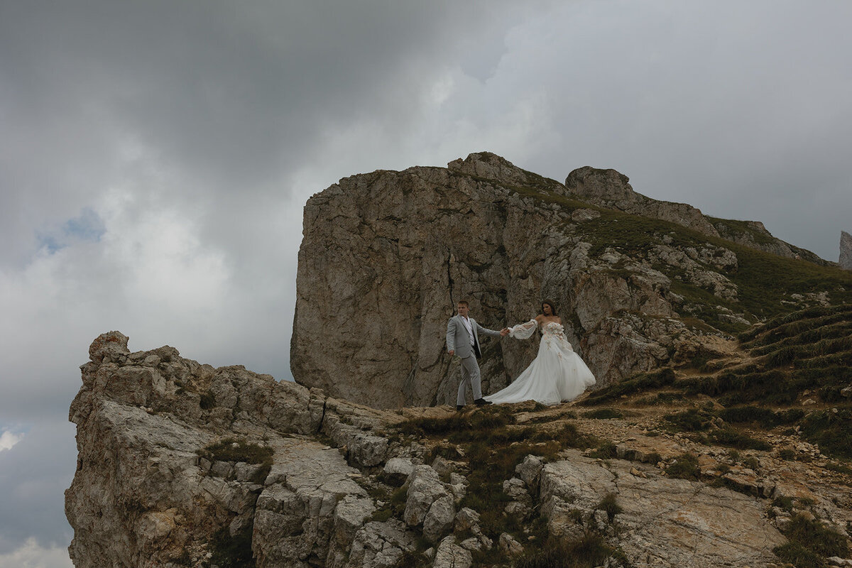 destination-wedding-elopement-photographer-italy-dolomites-seceda-documentary-tanya-davids-photo-film-110