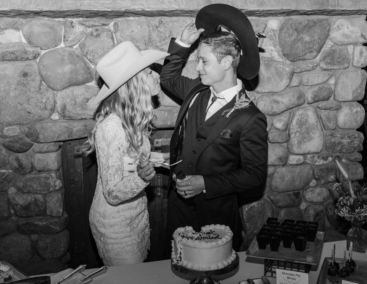 presley-gray-photo-Deerlodge-rustic-western-Montana-wedding-1622
