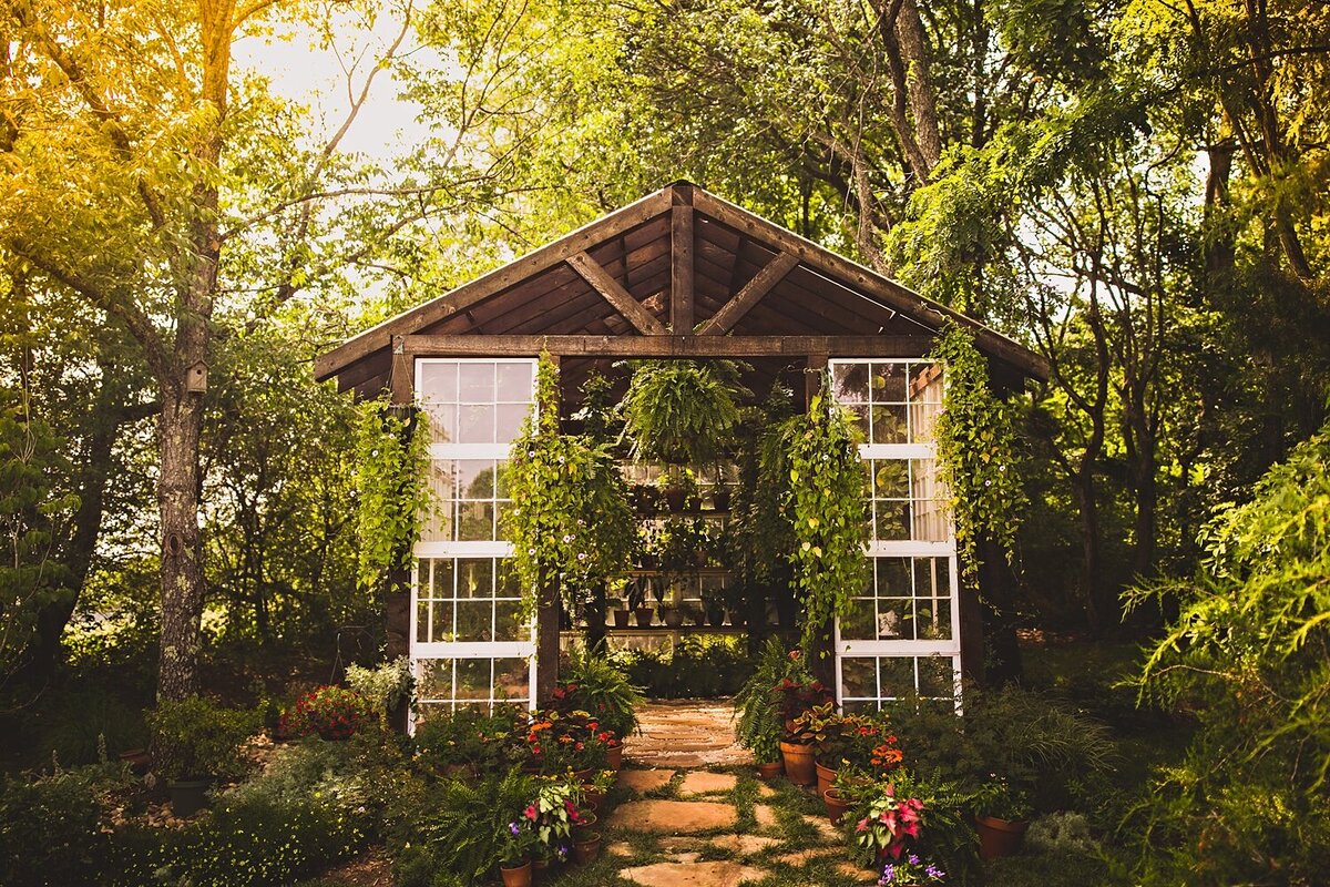 Summer Virginia Greenhouse Wedding Venue_0021