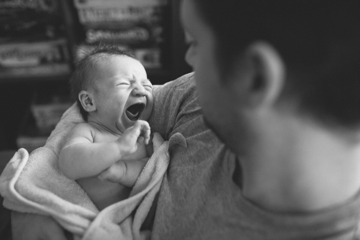 candid-natural-boston-newborn-family-photographer-zev-fisher-076