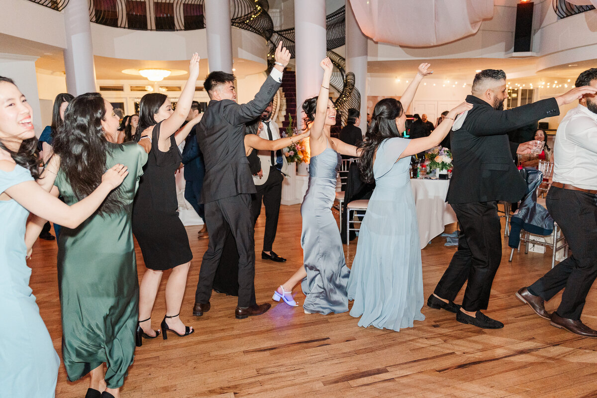 Chateaux at Fox Meadows Colorful Spring Wedding Light and Airy Elena Spraguer Photography  0199