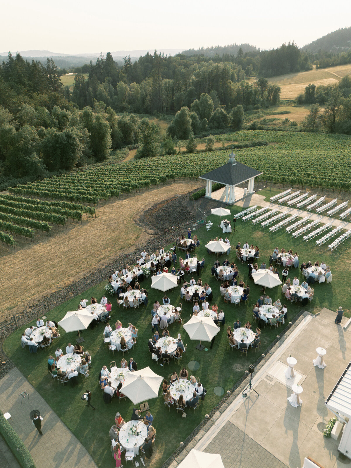 wedding-at-oswego-hills-vineyard-winery-portland-oregon-by-the-tenneys-photography-36