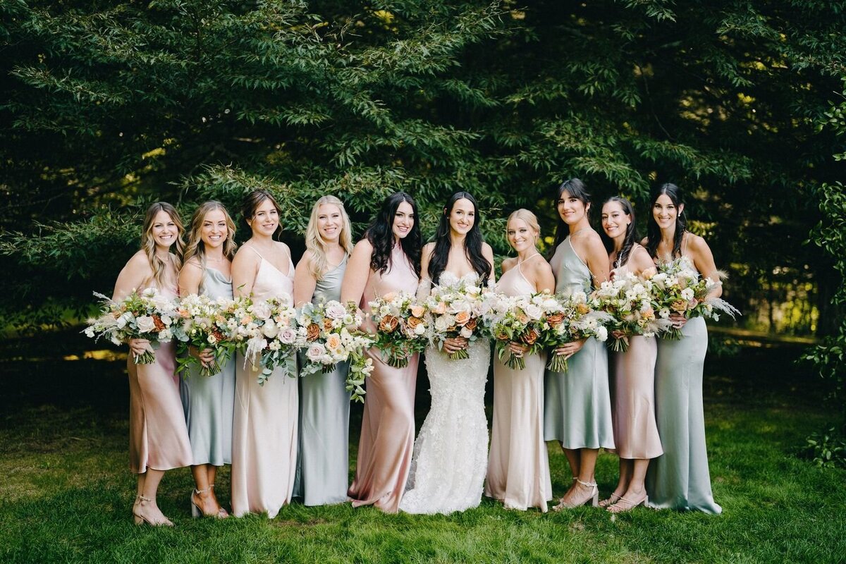 bridesmaids-bouquet-mayflower-inn-wedding-washington-ct-enza-events