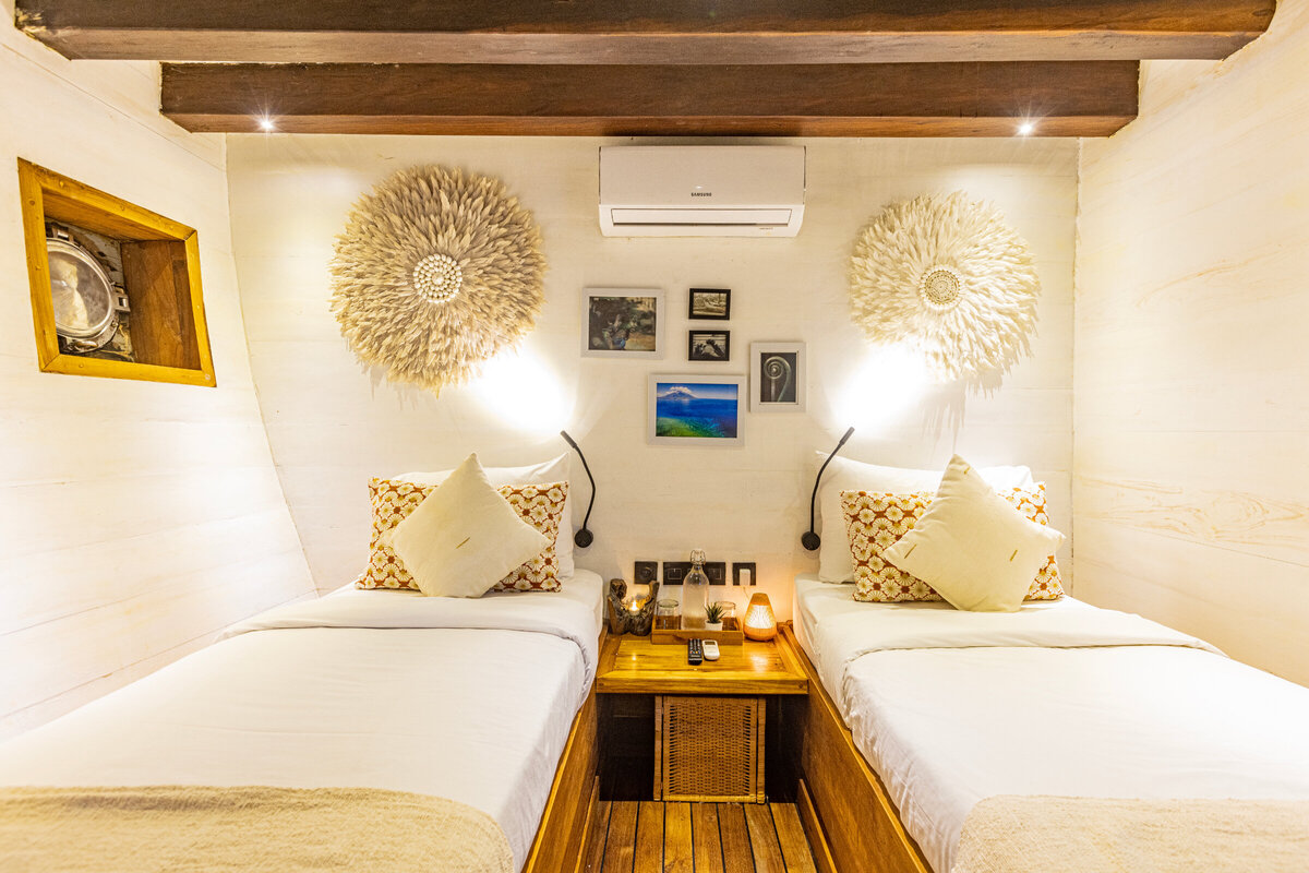 fenides luxury surf yacht indonesia 18