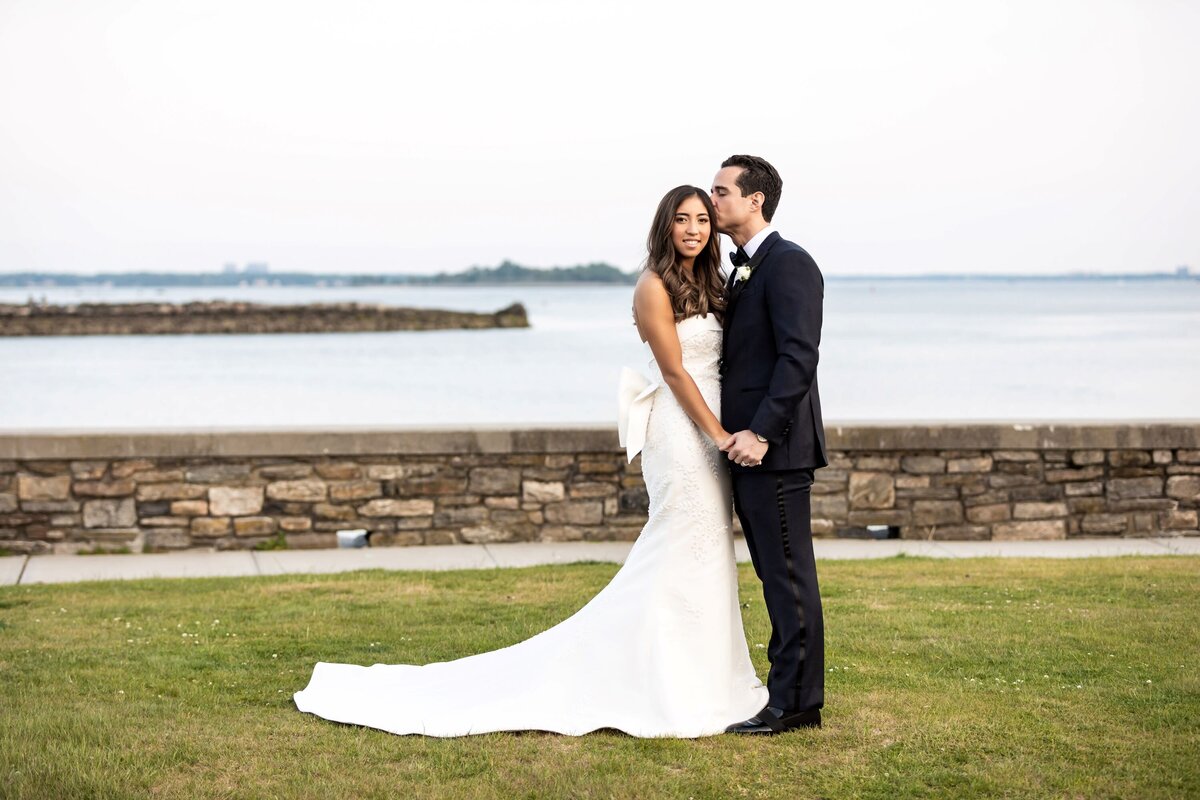 emma-cleary-new-york-nyc-wedding-photographer-videographer-venue-glen-island-harbour-club-15