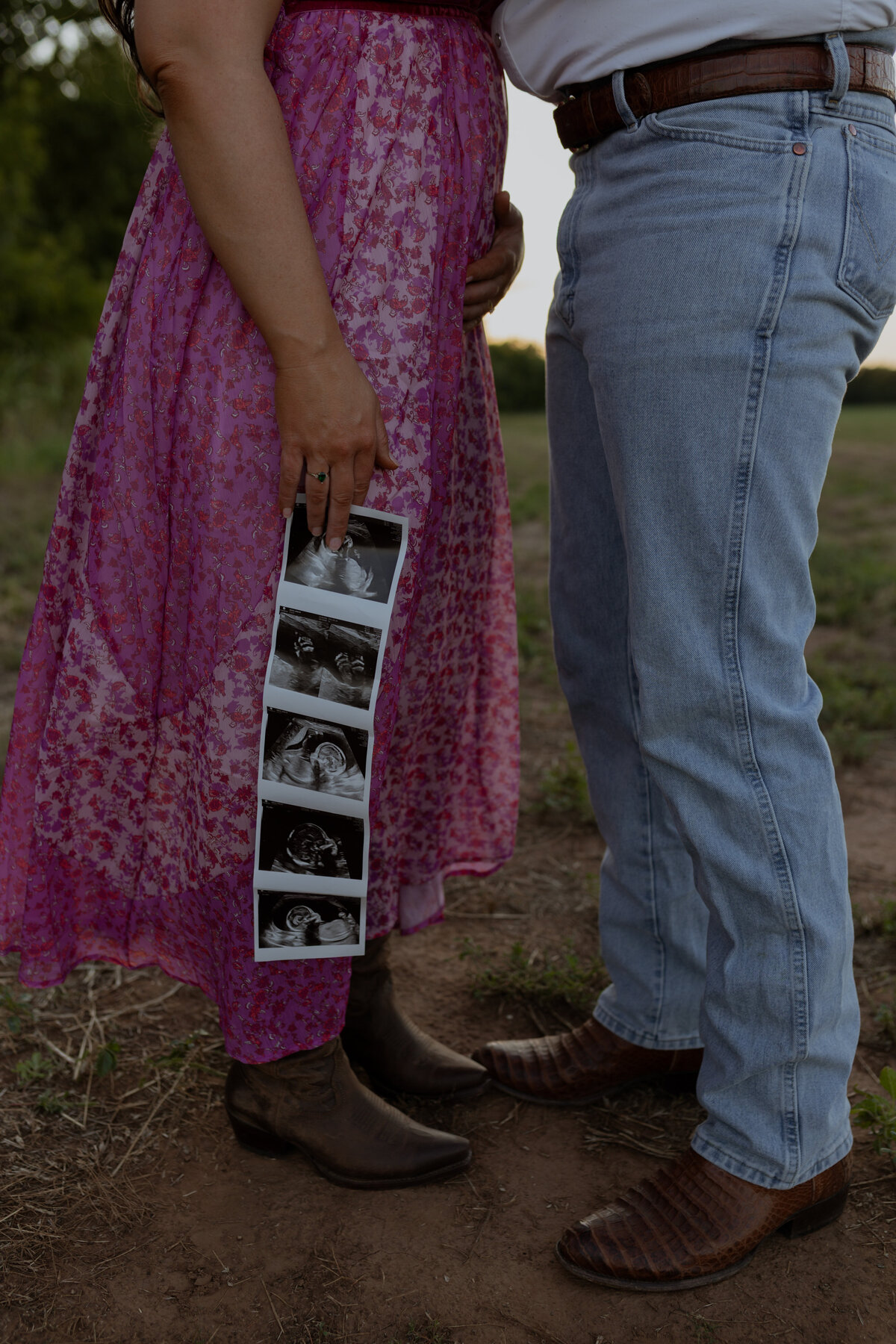 PregnancyAnnouncementPhotosOklahomaFieldPhotosBloomingEemaPhotography-2059