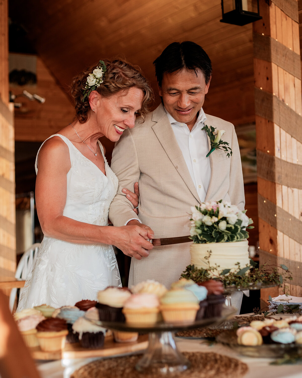 cake-cutting-wedding
