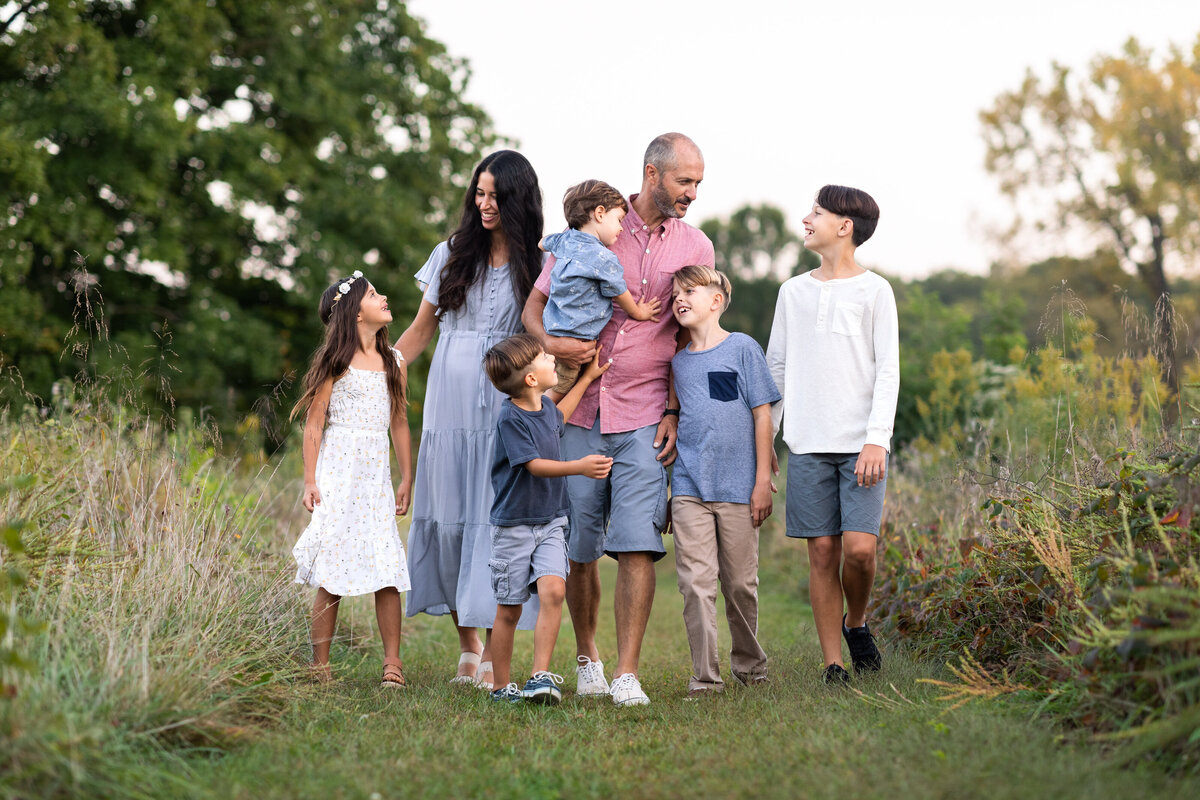 Kansas_City_Family_Photography_walking_looking_laughing_family_on_trail-15