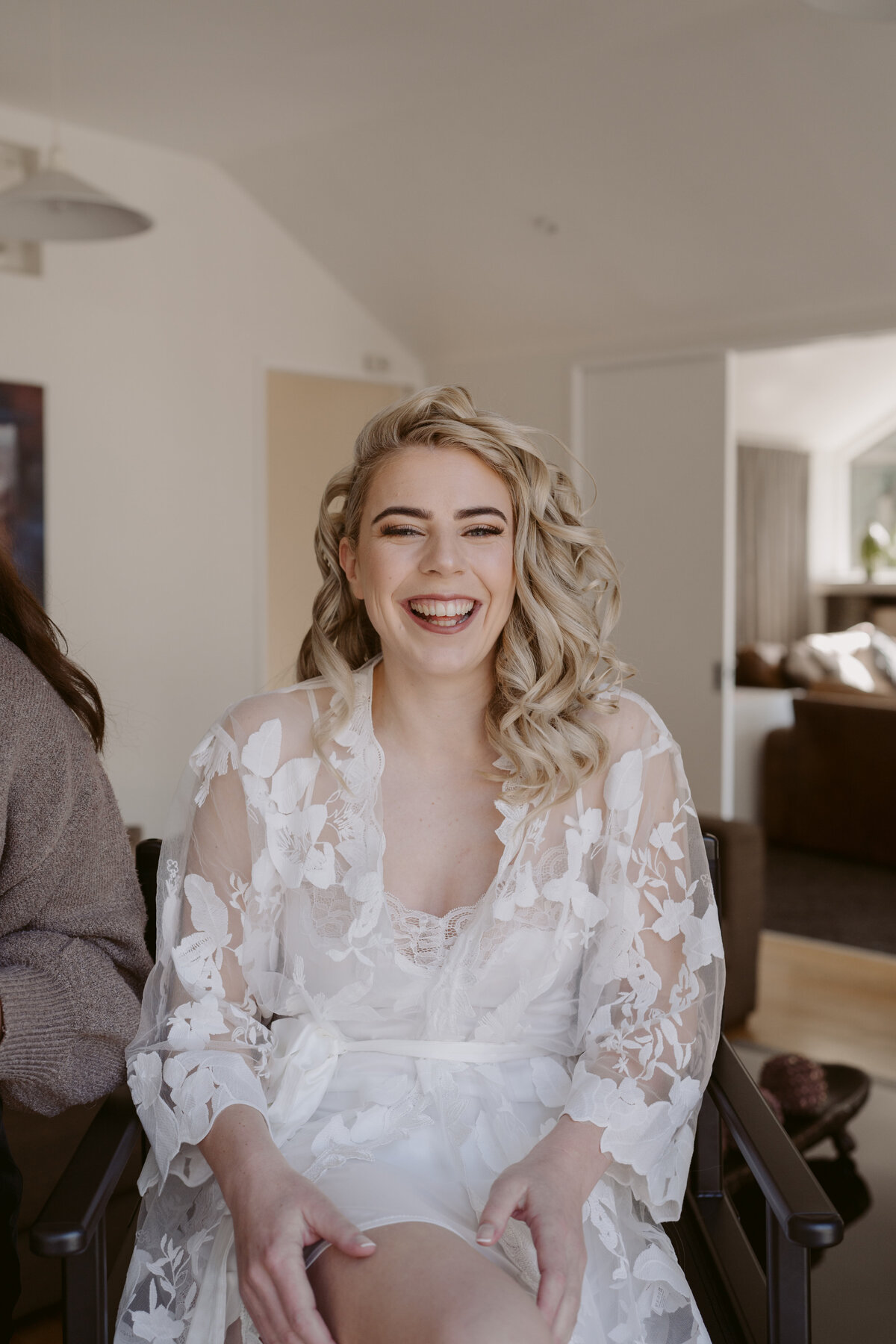 bride-makeupchair-curls-happy-weddingmorning