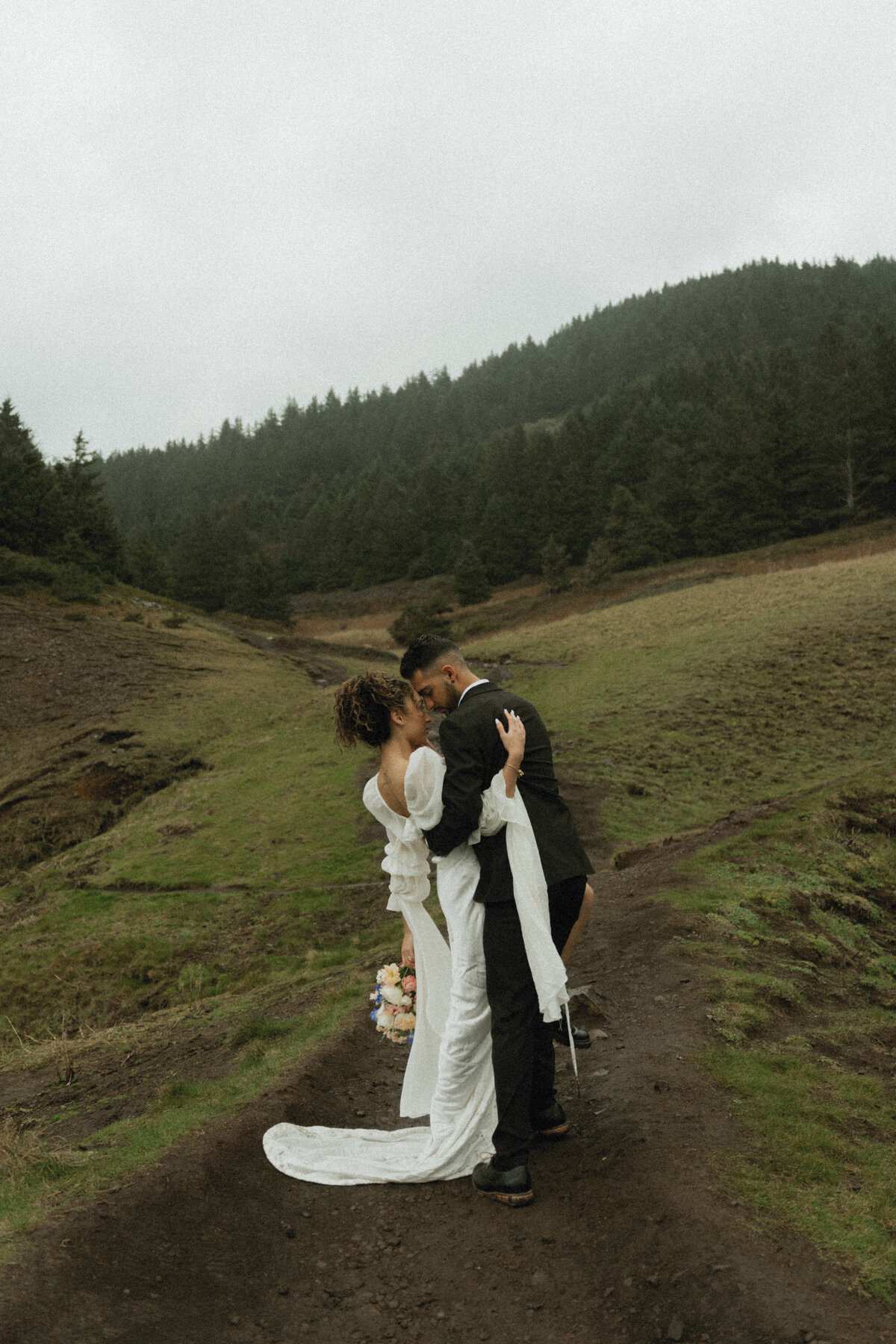 elopement oregon cliff - lizarrietaphotography-63