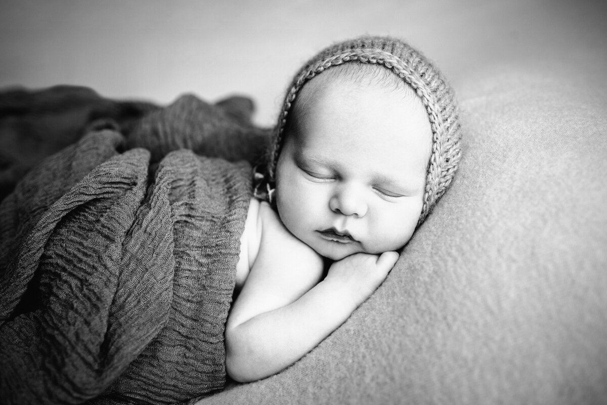 erin-elyse-photography-newborn-boy-bonnet-jacksonville-fl