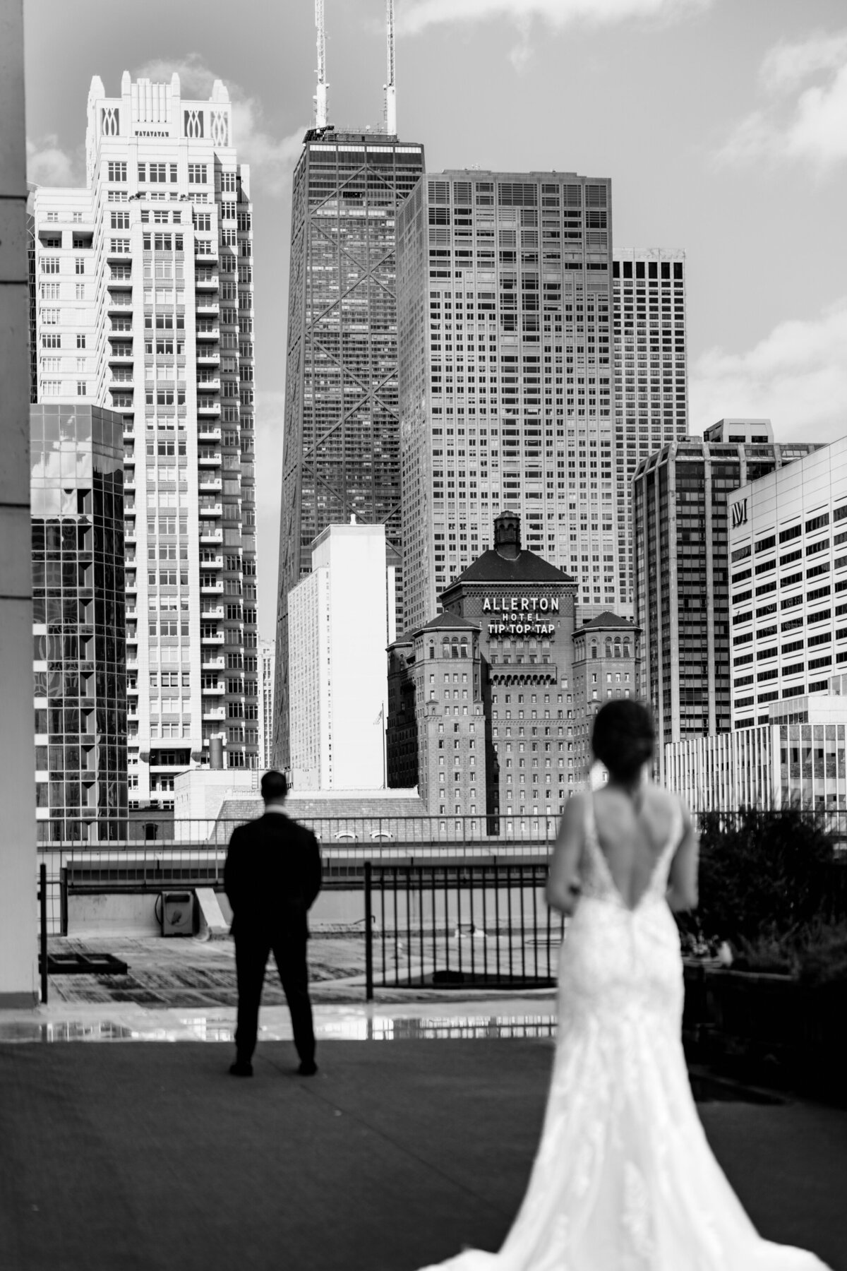 Aspen-Avenue-Chicago-Wedding-Photographer-Fairlie-simply-elegant-xo-anna-held-floral-studio-tamara-makeup-rustic-modern-hocky-fun-hype-elegant-Chicago-Loft-industrial-Romantic-XO-Art-And-Design-FAV-64