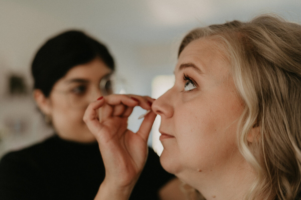 Ontdek mijn geheimen voor een perfecte make-uplook in onze workshops!  Je leert alle producten kennen en ontdekt de stijl en kleuren die perfect bij jou passen, zodat je ook thuis een schitterende look kan creëren! Workshops worden soms ook rond bepaalde thema’s gegeven: glitter, kerst, zomers,…