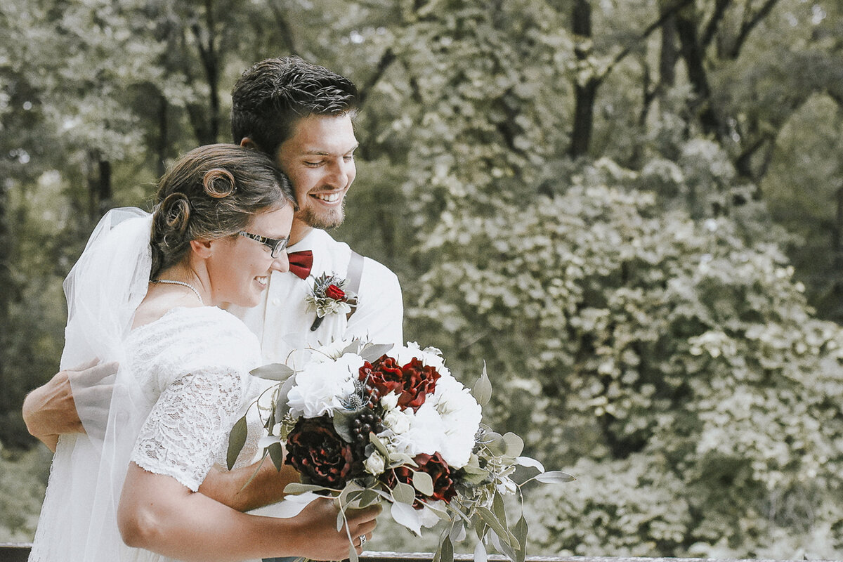 wedding bridal party | Iowa wedding photographer | Iowa Photographer | Playlife | Cedar Rapids | Iowa City | Kalona | Alaynna Ann Schwartz-49