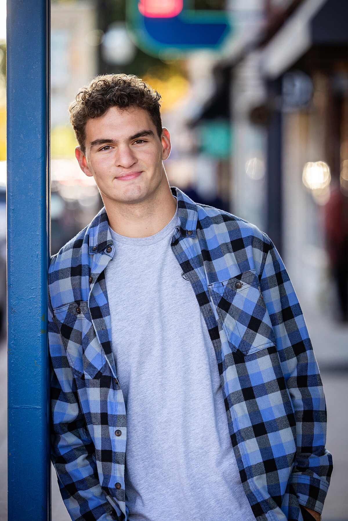 karen-halbert-photography-senior-boy-plaid-blue-lean