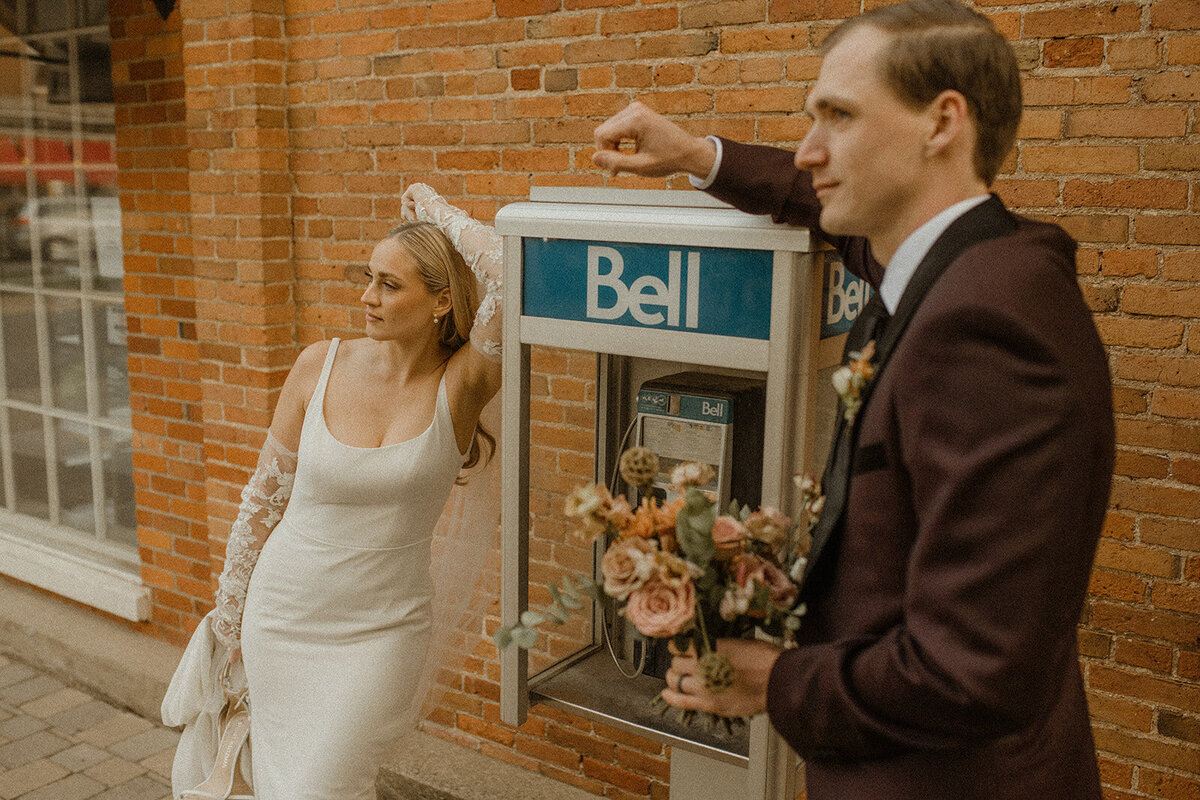 f-niagara-on-the-lake-124-on-queen-cool--romantic-wedding-couples-session-33