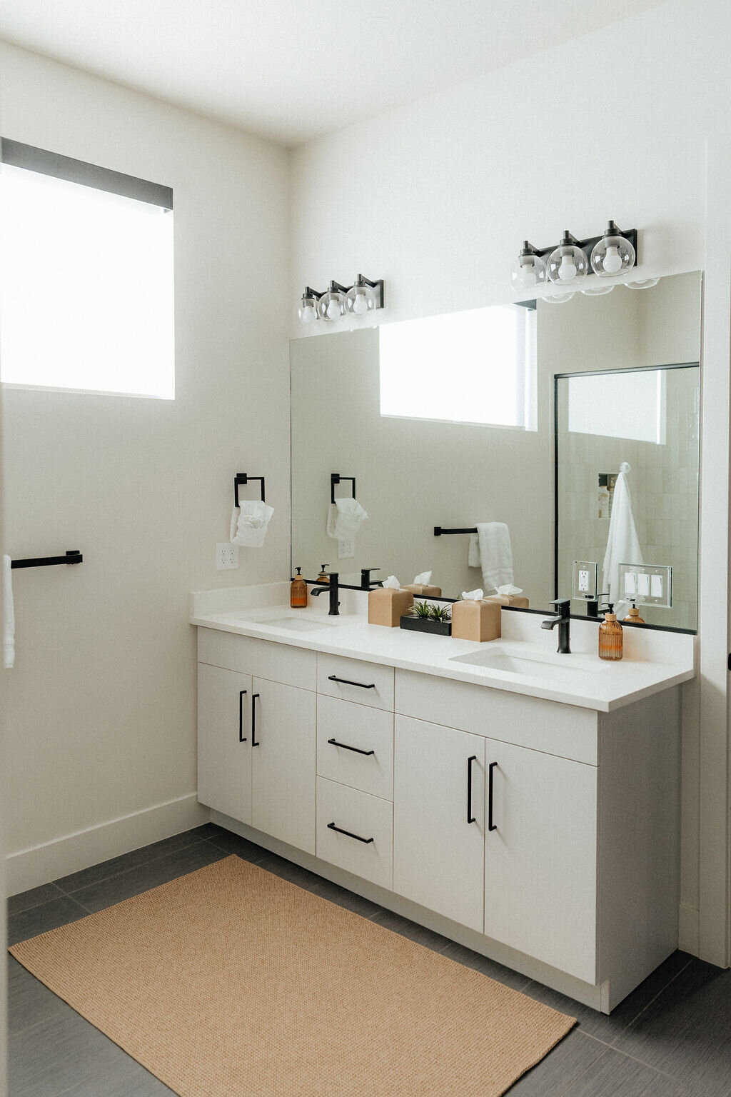 Beezah_FrankiesPlace_ALL-227