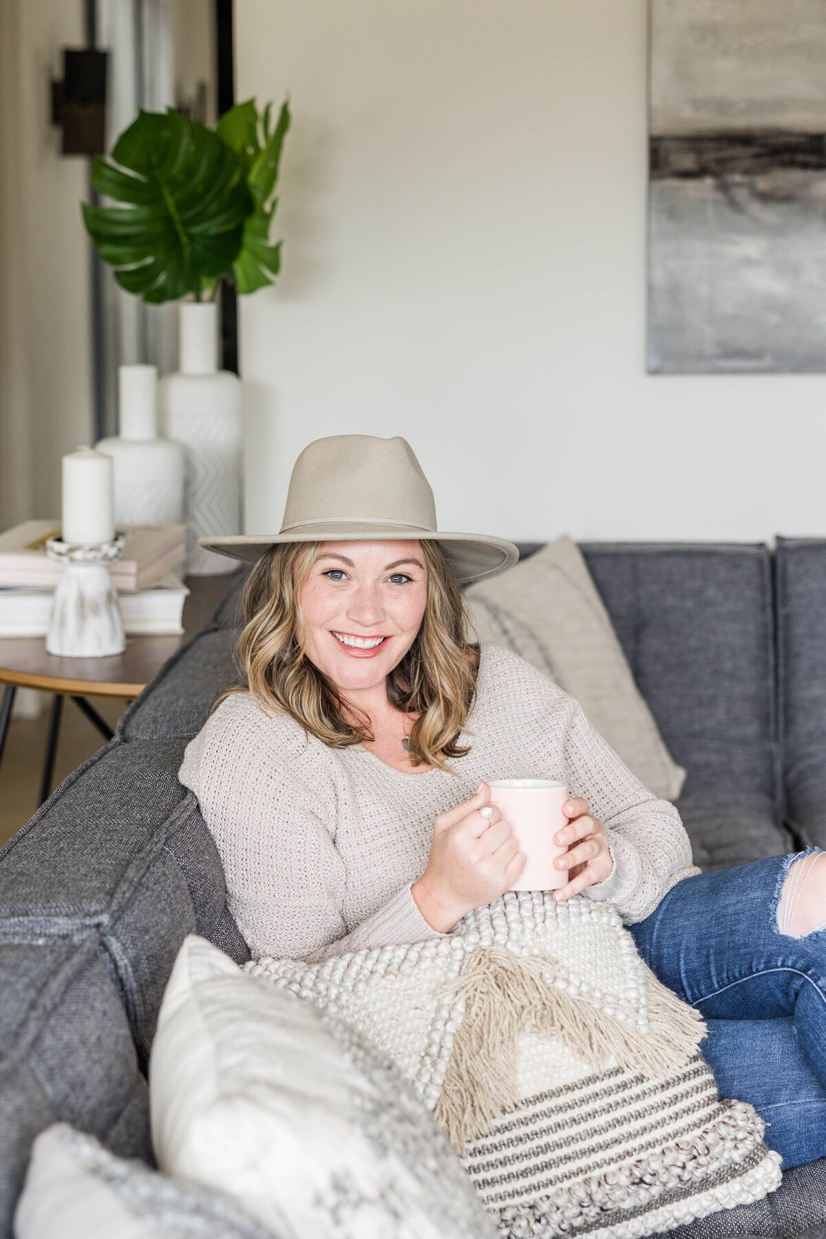 podcast-host-personal-branding-photography-on-couch-with-coffee