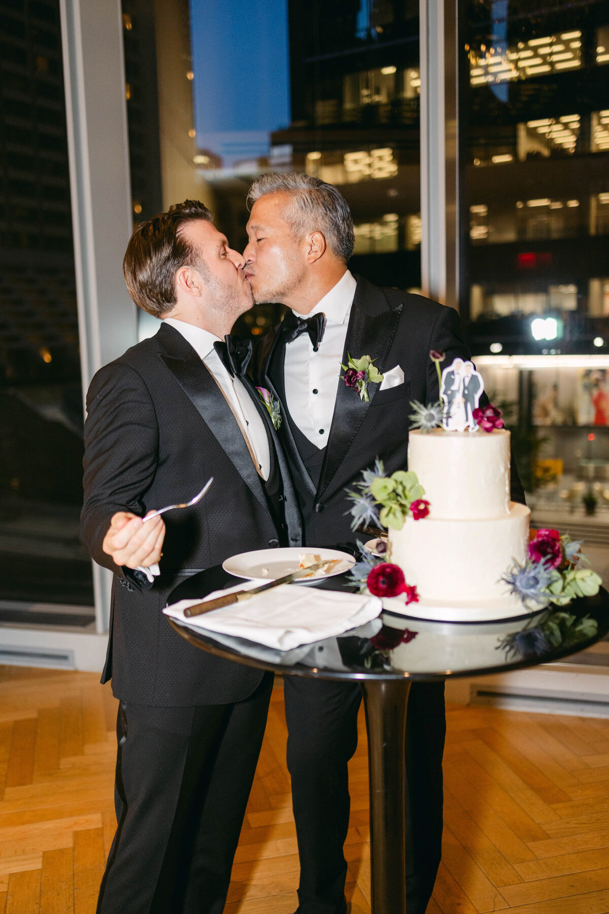 515-Shangri-La-Hotel-Toronto-Canada-Christopher-Edward-Wedding-30