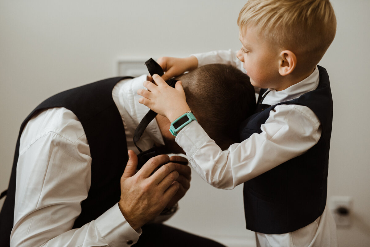 B-markham-home-covid-pandemic-diy-love-is-not-cancelled-wedding-photography-groom-son-getting-ready-07