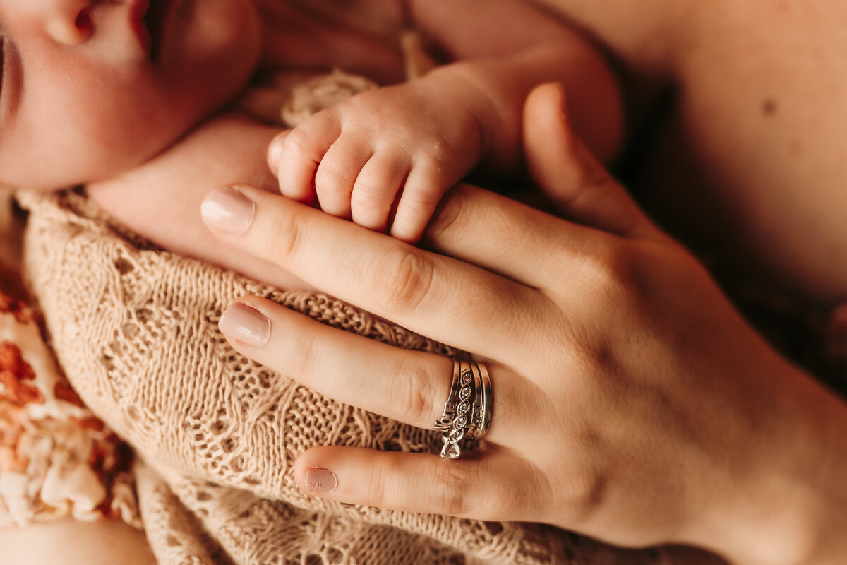 King_KansasCityMO_SmithvilleMO_ Familyphotography_Newborn143