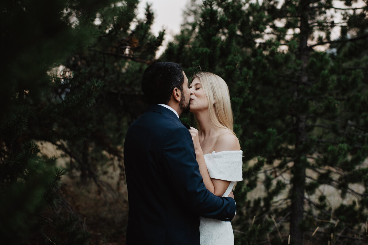 Photographers Jackson Hole capture bride and groom kissing