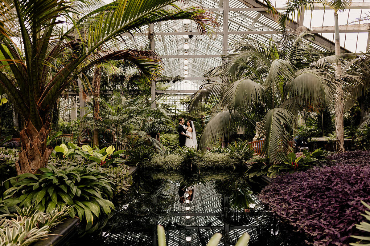 wilman-botanical-gardens-downtown-chicago-wedding-modern-013