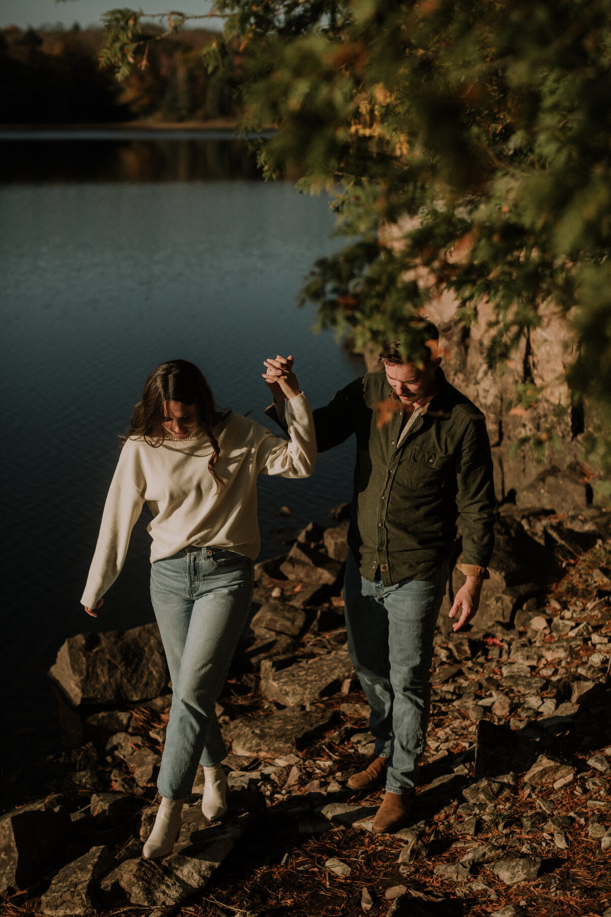 britt-nate-engagement-cottage-lake-beach-algonquin-fall-autumn-5