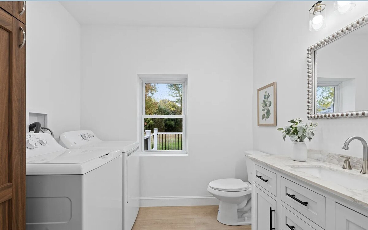 Kelly DeTommaso Elegant Transitions Vacant Home Staging Colmar PA Laundry Powder Room