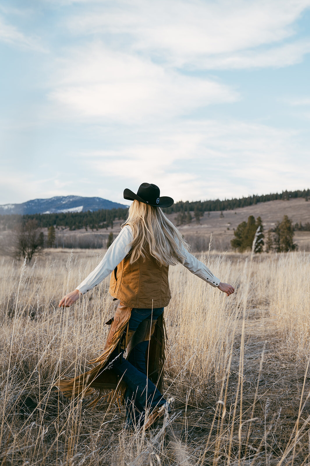 presley-gray-photo-montana-western-ranch-couples-photoshoot-2184