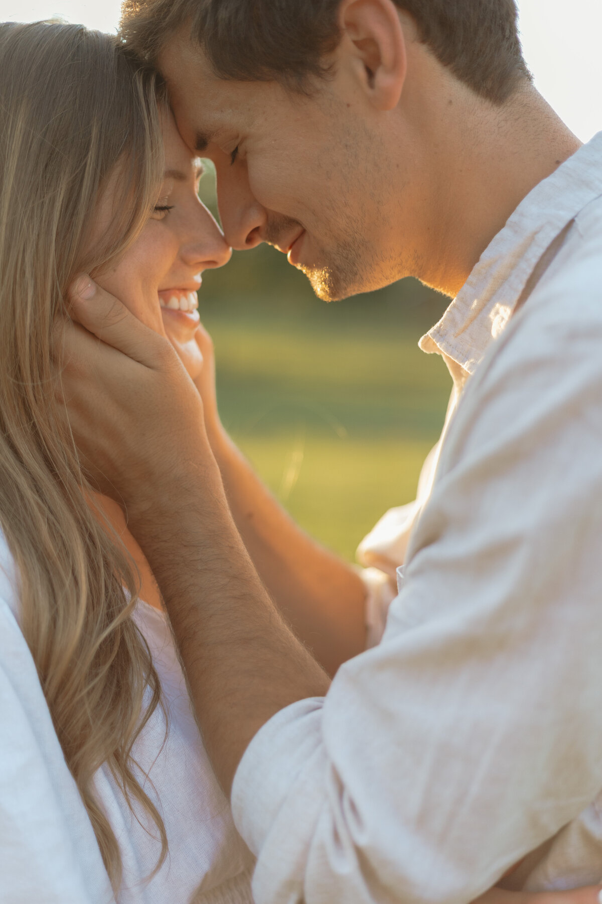 Sunlit picnic moment during a couples session in a vibrant tropical winery setting


