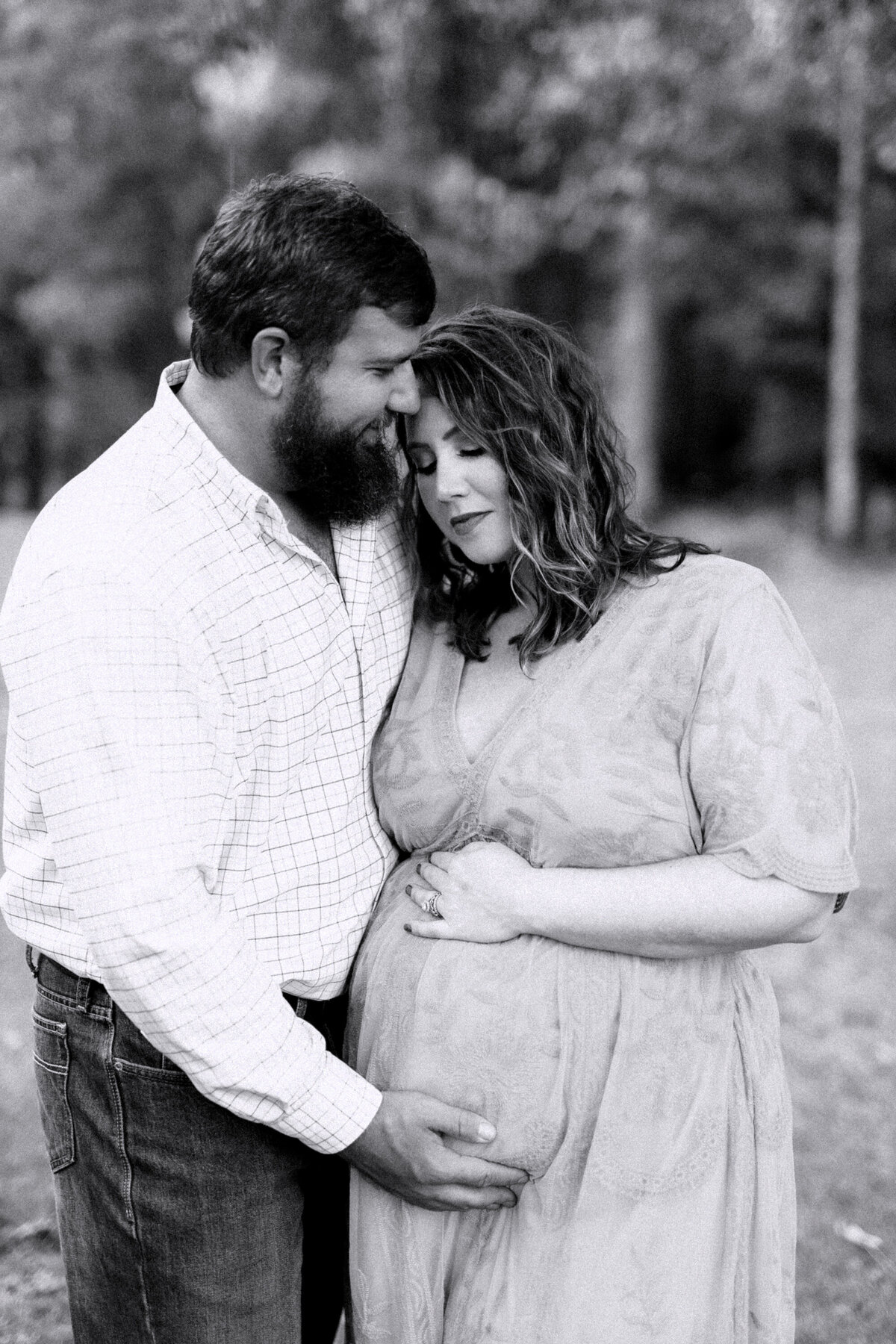 Sarah Limbert Photography Marietta, Georgia rainy maternity motherhood session