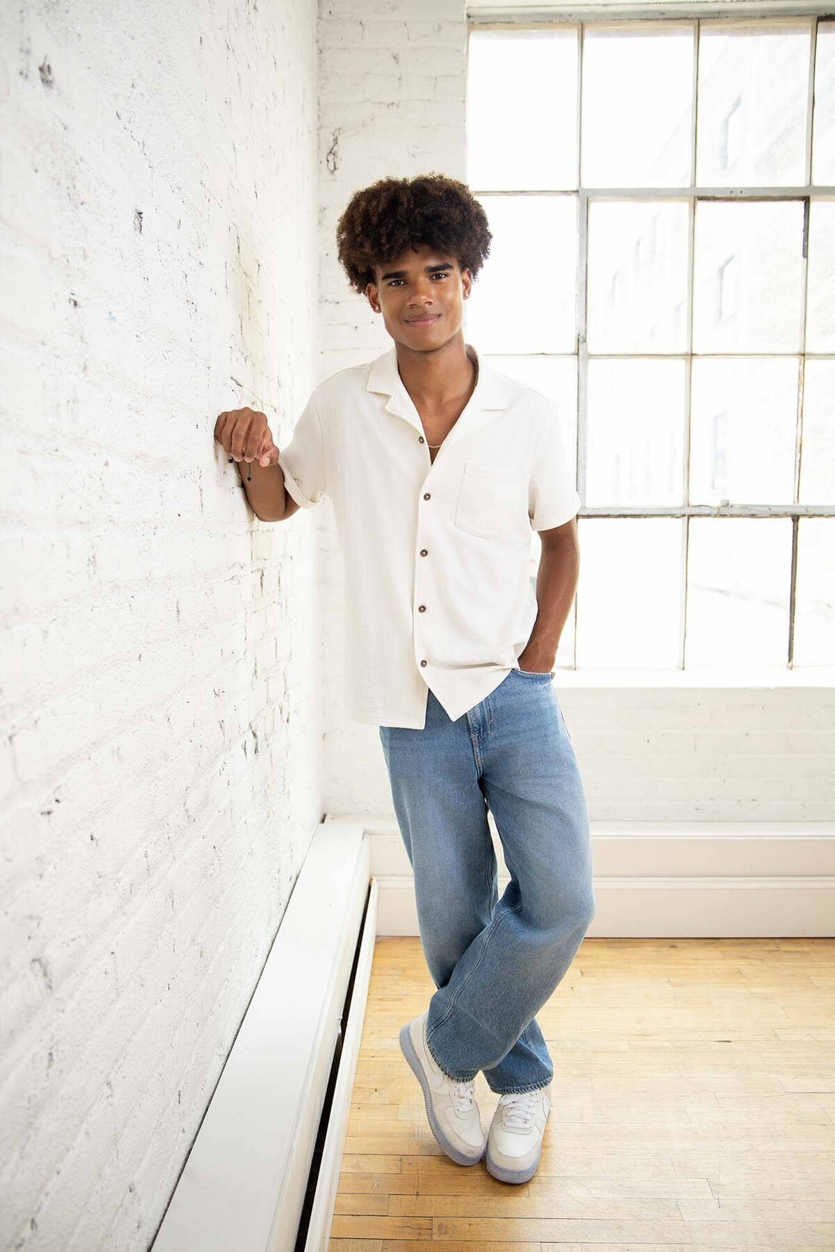 Senior-boy-leaning-against-wall-in-minneapolis-studio
