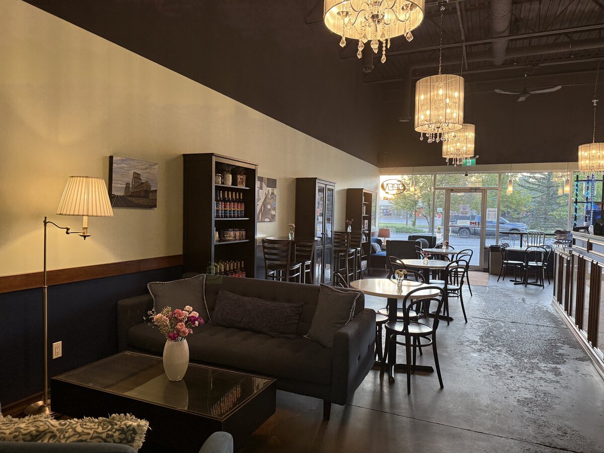 barista-making-latte-regina