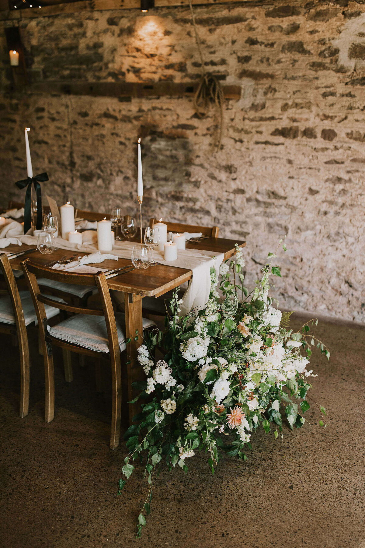 Issy-and-Bella-Floral-Design-Wedding-Florist-Herefordshire-Dewsall-Court-N-Z48