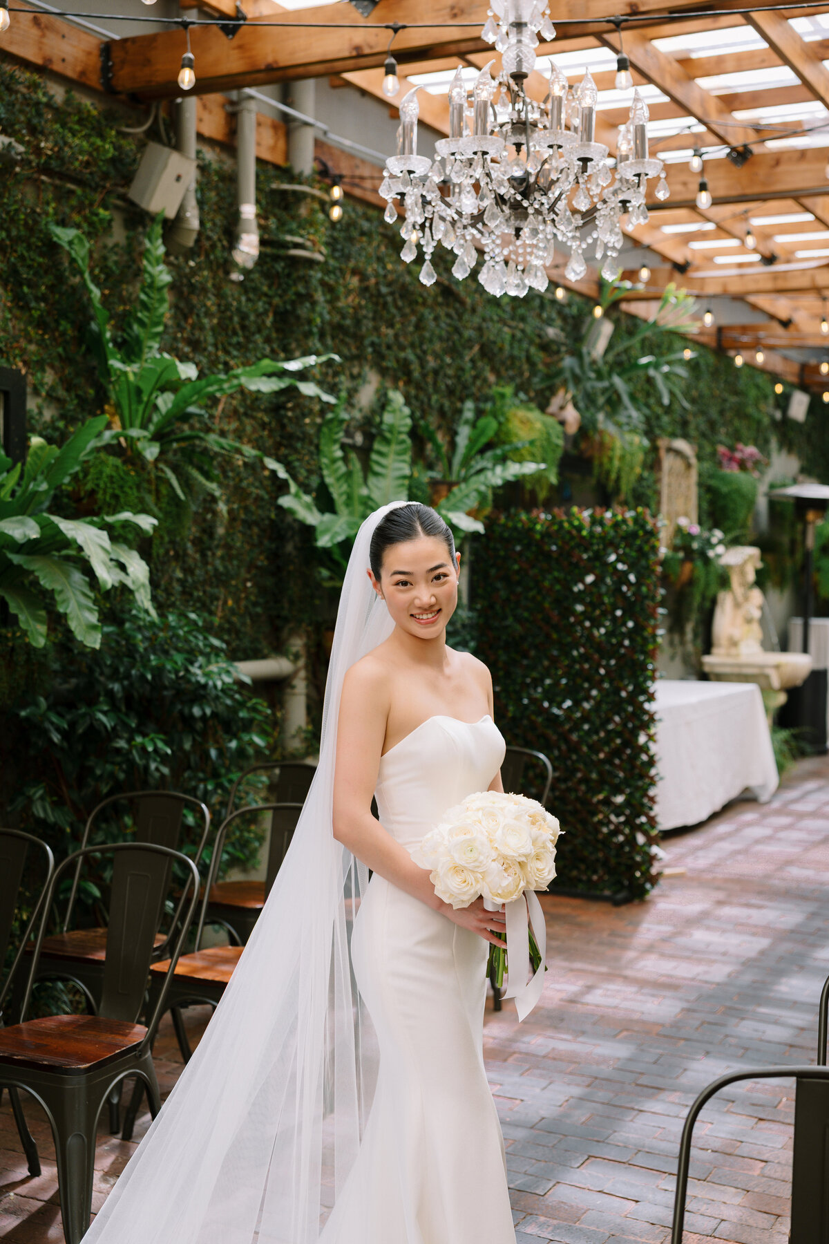 Modern Bay Area bride wearing a statement veil and elegant makeup by Yana—refined and radiant beauty for California weddings.