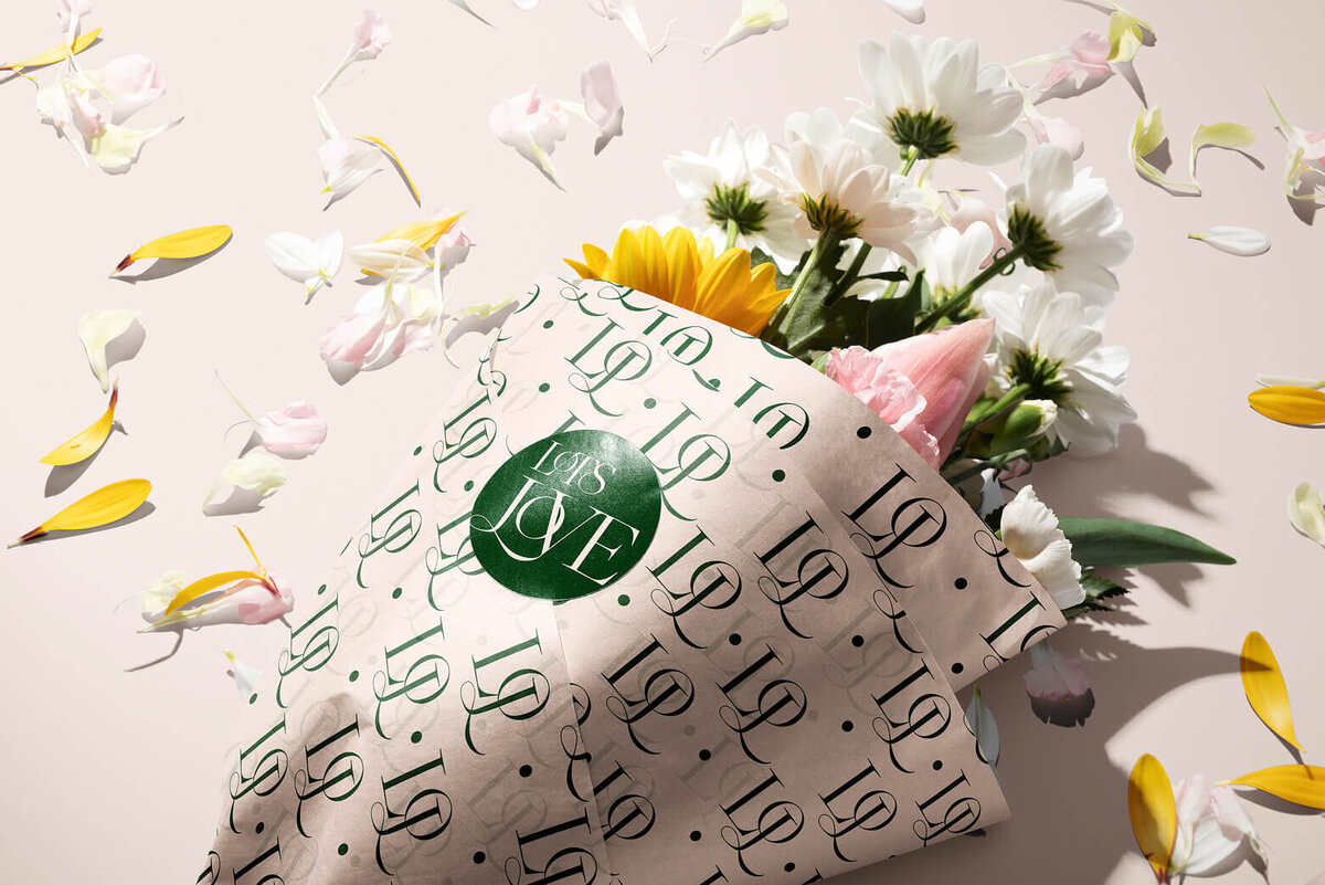 Luxurious wedding floral packaging with an elegant flower wrap, designed to complement bridal flowers and high-end wedding aesthetics.