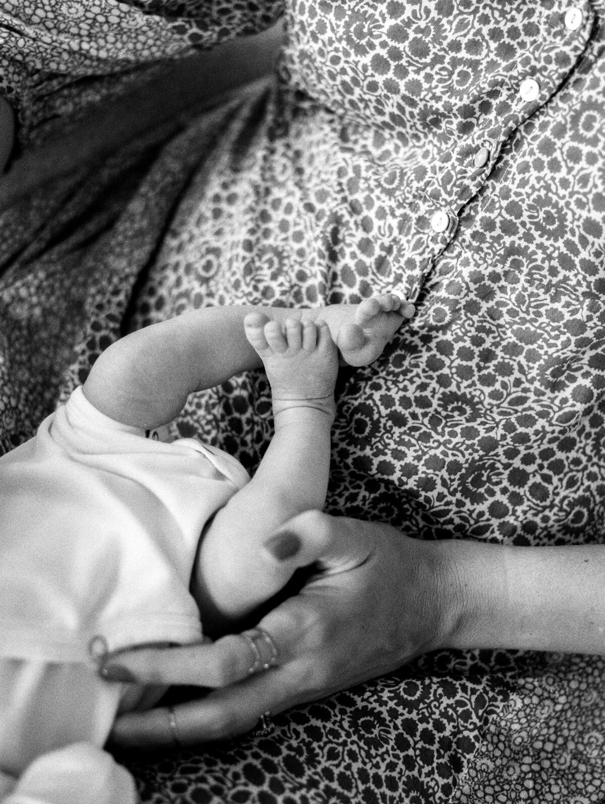 modern-natural-newborn-photos-charlottesville-virginia-amy-nicole-photography-0016