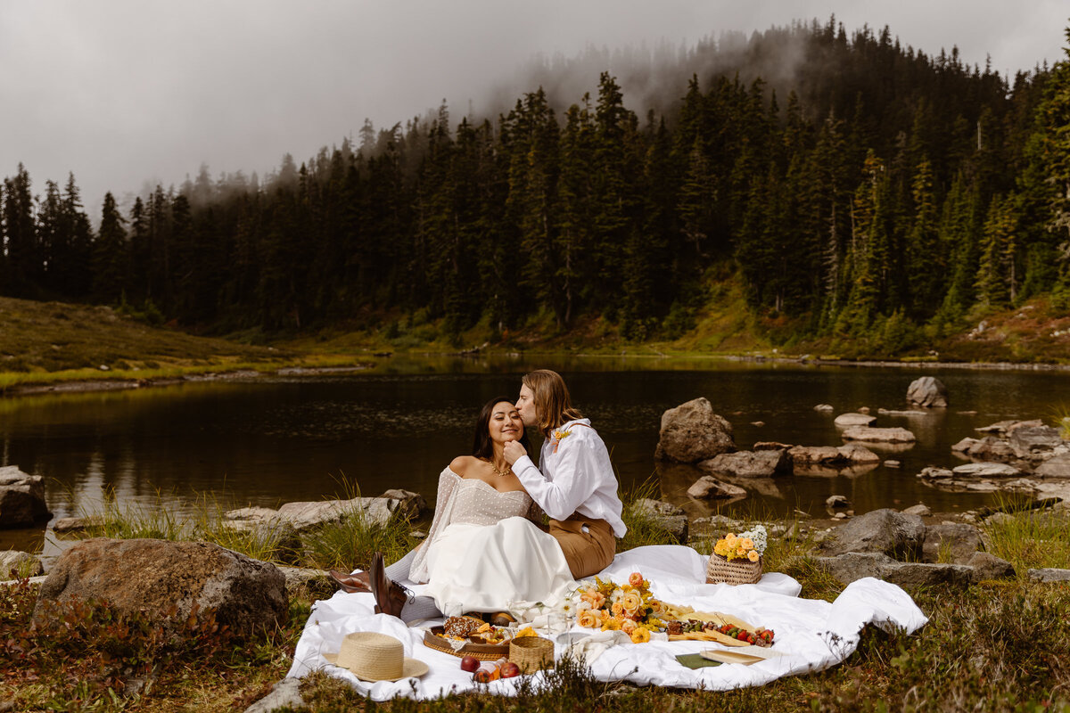 alpine-lake-picnic-elopement-2