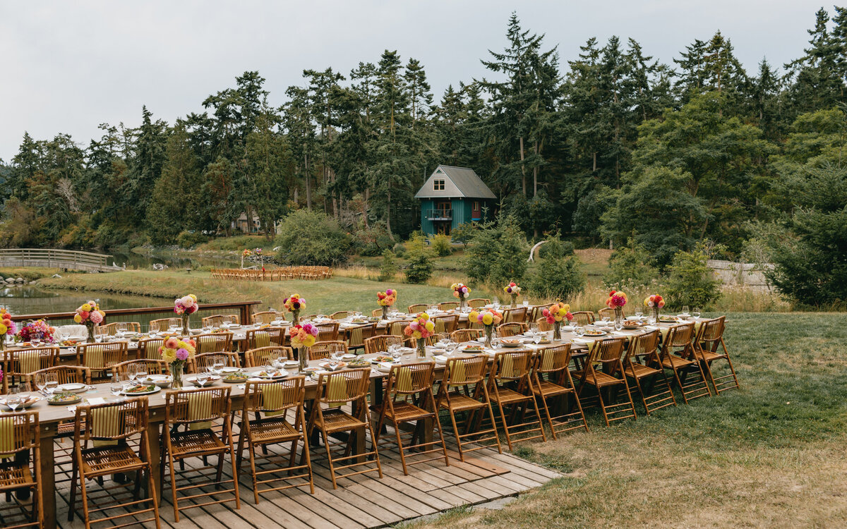 table-setting-wedding-venue-Captain-Whidbey-jennifer-moreno-photography-documentary-style-Washington