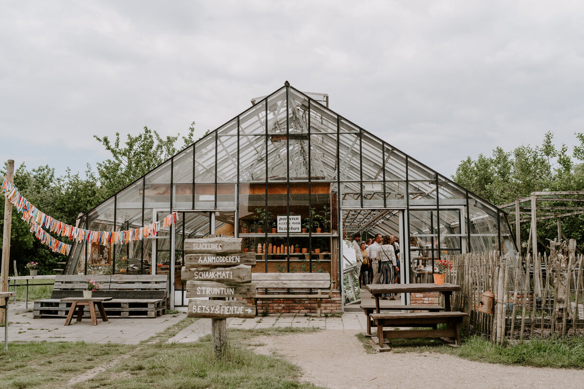 Trouwfotograaf in Zeeland. De leukste trouwlocaties in Zeeland vind je in deze blog. Door everatilroefotografie, trouwfotograaf in Middelburg,Zeeland