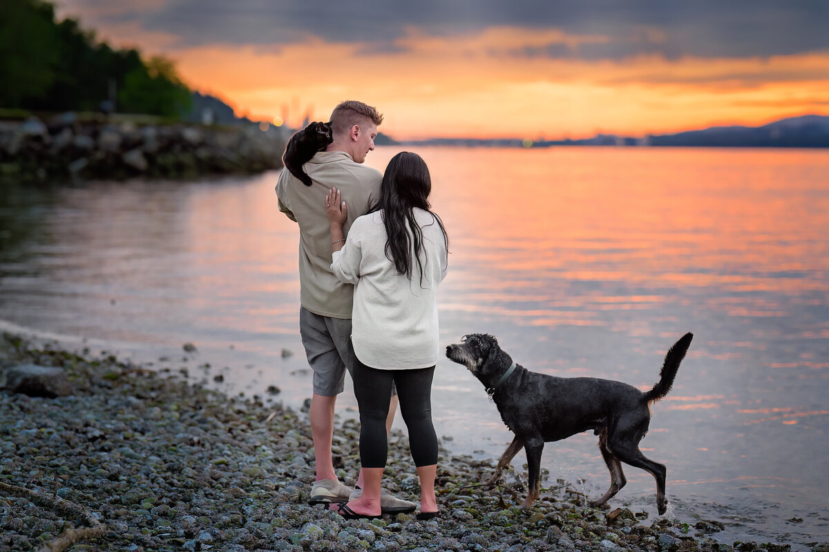 Our photo sessions are designed to celebrate the special bond between your family and your furry friends. With a relaxed and fun atmosphere, we ensure that everyone feels comfortable and at ease, resulting in beautiful, natural portraits that truly reflect your family's love and connection. Create lasting memories with your loved ones - book your session today!