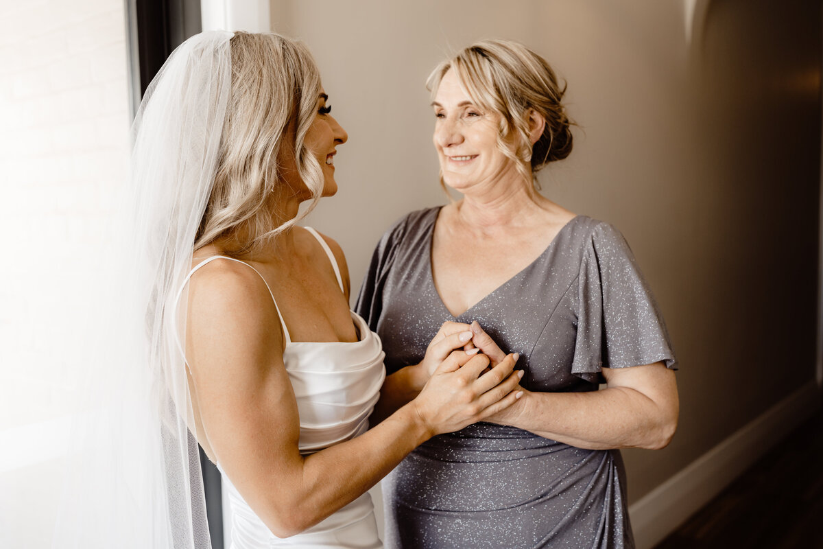 Rebecca and Kiel - Getting Ready - JessicaCarrollPhotographer-52