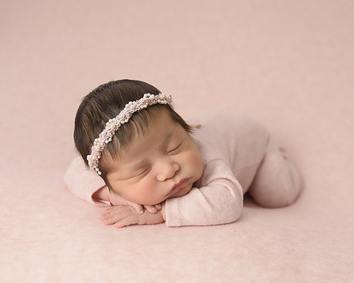 Best-affordable-simplistic-posed-newborn-keller-dfw-baby-newborn-photographer-
