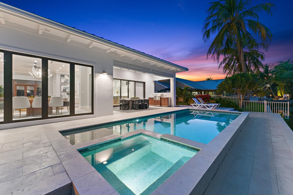 Luxury Waterfront Estate in Jupiter, FL – Coastal Elegance at Its Finest 2