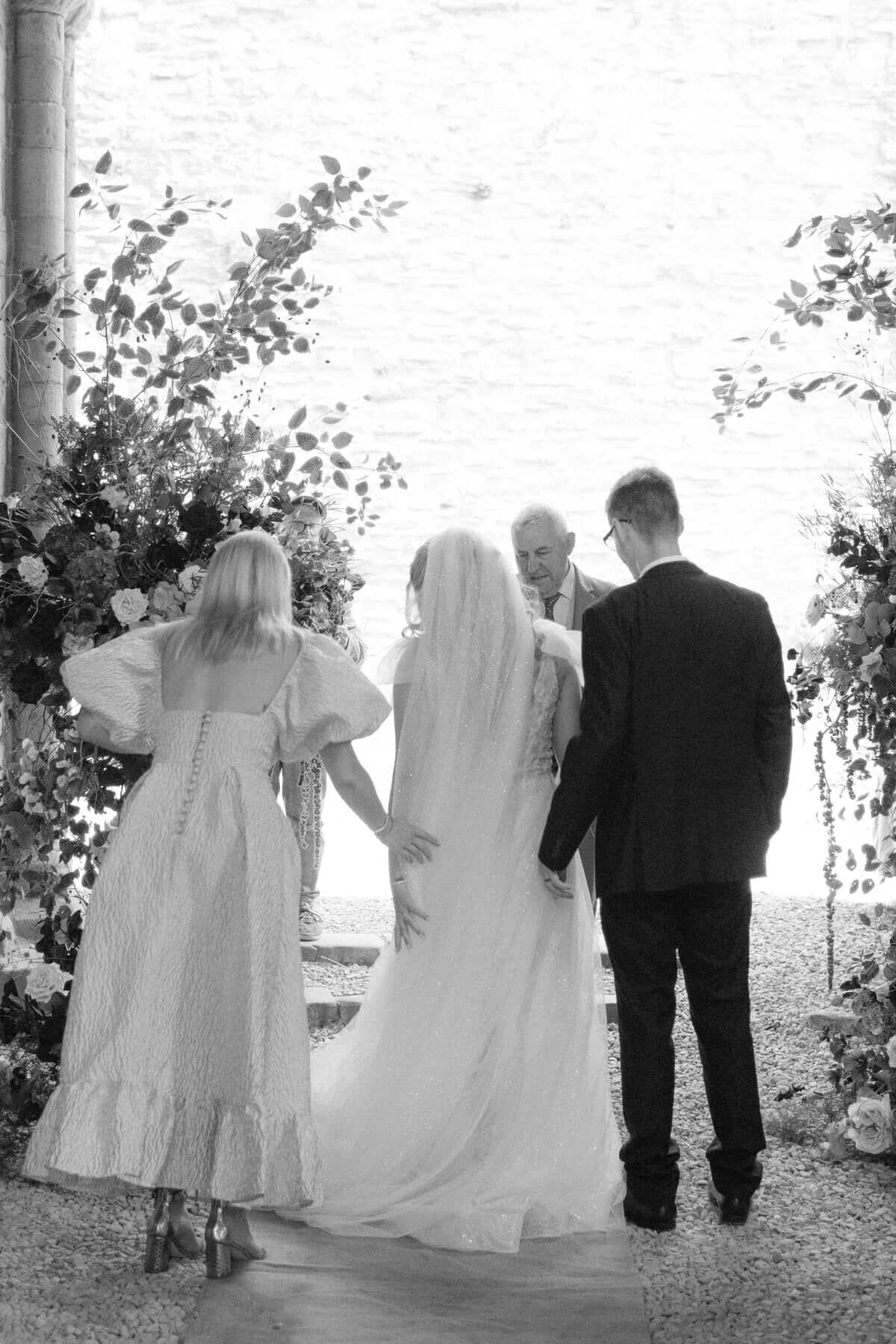 romantic-english-wedding-ceremony 3