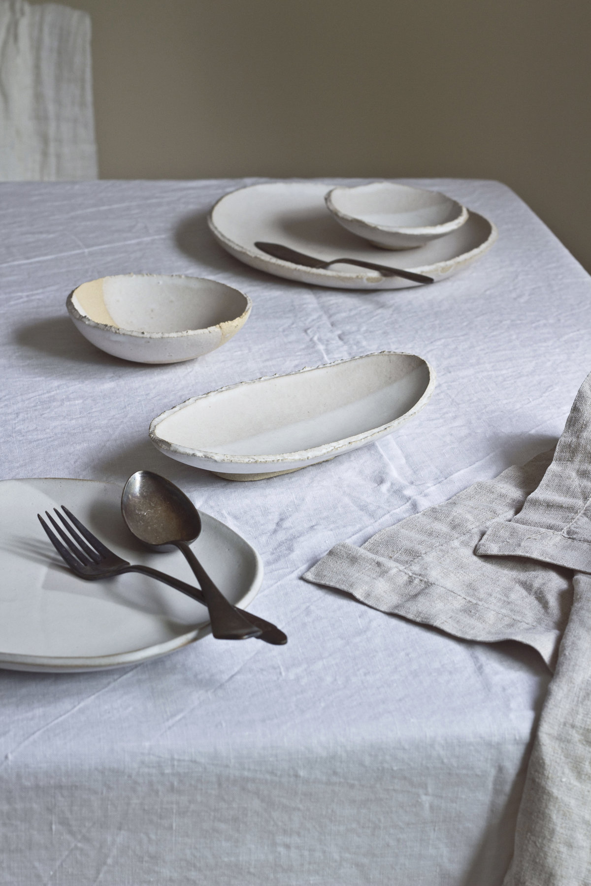 Yasha-Butler-Ceramic-Tablescape-Plate-Bowl-White-08-2018-5059-3500px